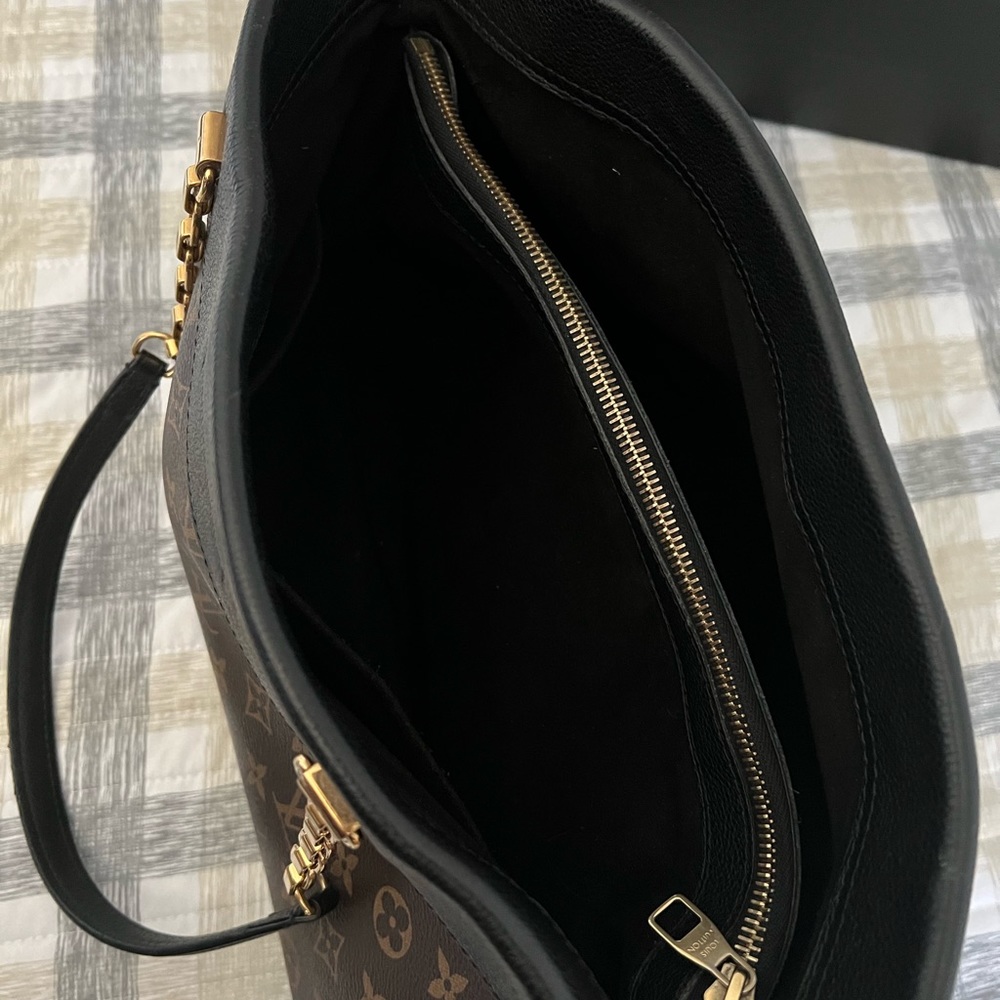 Louis Vuitton bag - Picture 4 of 9